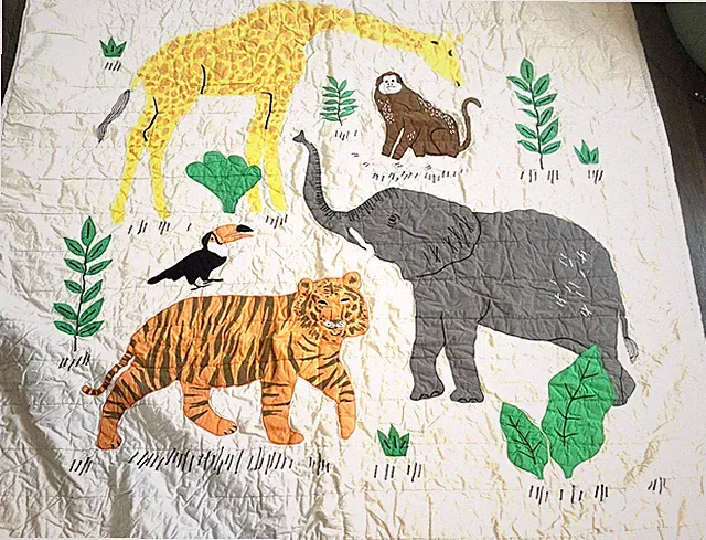 CRATE & KIDS 100% cotton quilt w/ large jungle animals: tiger, giraffe....RARE!!