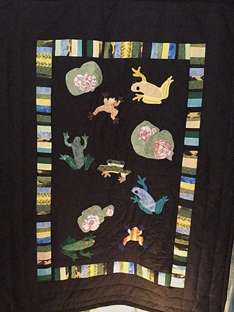 Quilted Frog Lap Blanket, wall hanging, bedspread, colorful, playful, reptile